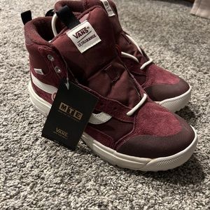 #132. Vans MTE boot sneakers Womens size 9. Men’s 7.5